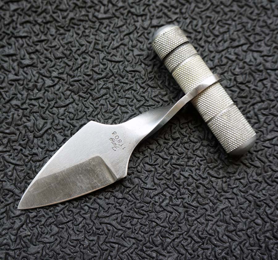Тычковый нож с секретом